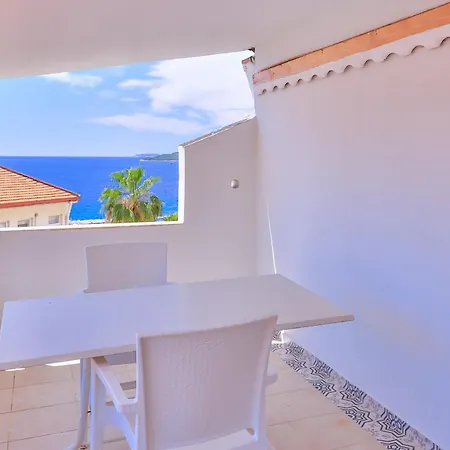Aparthotel Mina *